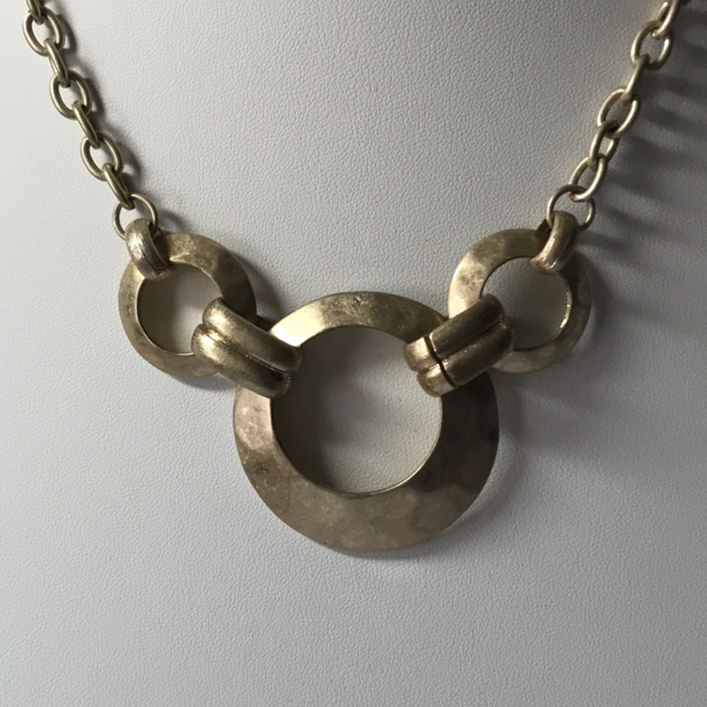 Jones New York necklace with circle pendant, gold tone - Picture 2 of 8